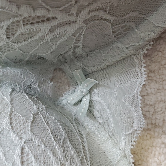 AUDEN 40 DD PUSH UP PLUNGE COVERAGE UNDERWIRE BRA - Picture 2 of 13